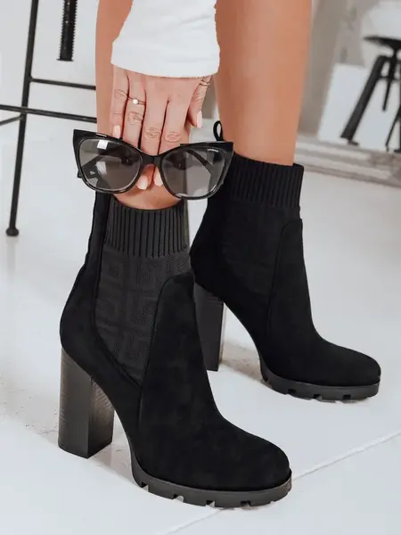 Čierne členkové topánky na podpätku
