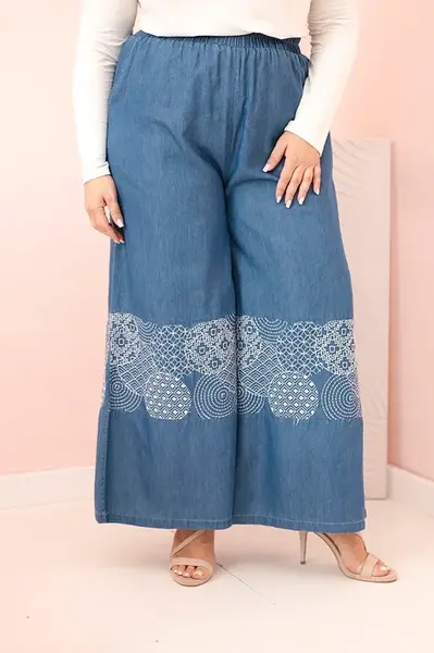 Kesi Włoski Dámské kalhoty Plus Size se širokými nohavicemi a etnickou výšivkou džínové
