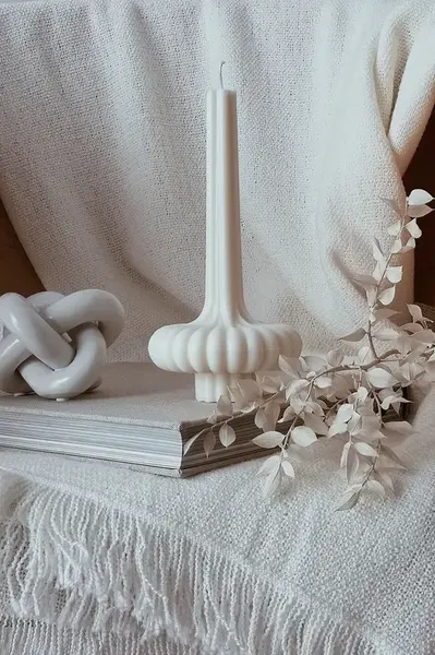 Dekorativní svíčka Temida Vase 250 g béžová barva