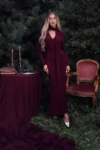 Elegantné maxi šaty s opaskom - bordové