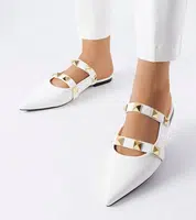 marka niezdefiniowana White pointed-toe slides Ruckman