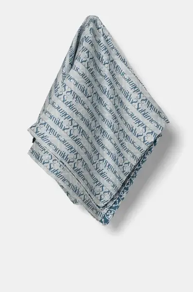 Hedvábný šátek Tory Burch T Monogram Sublime Silk modrá barva, 166713-400