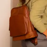 Dámsky kožený batoh The Chesterfield Brand Danna - koňak