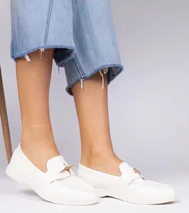 Gemre Biele dámske mokasíny so zlatou ozdobou Senna