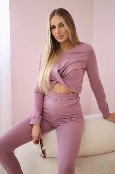 Set with frills on a dark pink blouse