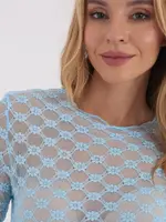 Světle modrá krajková halenka